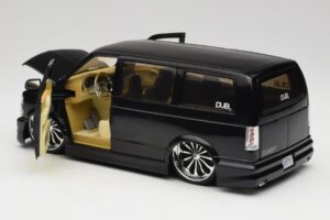 Chevrolet Astro Van Tuned Черен Jada 1:18 63122 Метал — снимка 5 от 8
