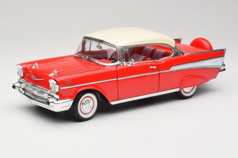 Chevrolet Bel Air Matador Червен & India Слонова Кост Road Legends 1:18 92109 Метал