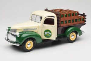 Chevrolet Brasseur Perrier Delivery Van Зелен Solido 1:18 203243 Метал — снимка 2 от 8