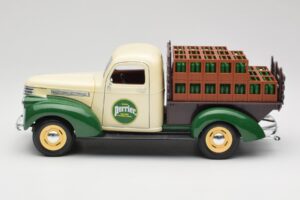 Chevrolet Brasseur Perrier Delivery Van Зелен Solido 1:18 203243 Метал — снимка 4 от 8