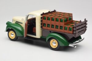 Chevrolet Brasseur Perrier Delivery Van Зелен Solido 1:18 203243 Метал — снимка 5 от 8
