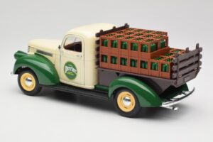Chevrolet Brasseur Perrier Delivery Van Зелен Solido 1:18 203243 Метал — снимка 7 от 8