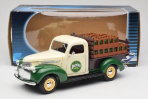 Chevrolet Brasseur Perrier Delivery Van Зелен Solido 1:18 203243 Метал — снимка 8 от 8