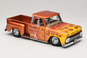 Chevrolet C-10 Stepside Pickup Lowrider Оранжев с Пламък Sun Star 1:18 1392 Метал — снимка 4 от 6