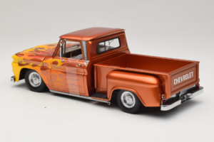 Chevrolet C-10 Stepside Pickup Lowrider Оранжев с Пламък Sun Star 1:18 1392 Метал — снимка 5 от 6