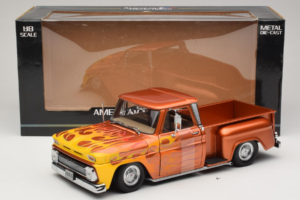 Chevrolet C-10 Stepside Pickup Lowrider Оранжев с Пламък Sun Star 1:18 1392 Метал — снимка 6 от 6