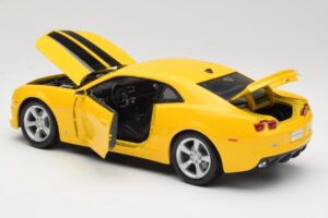Chevrolet Camaro SS RS Жълт Maisto 1:18 31173 Метал — снимка 5 от 8
