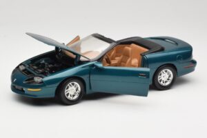 Chevrolet Camaro Z28 Кабриолет Зелен American Muscle 1:18 7231D0 Метал — снимка 2 от 8
