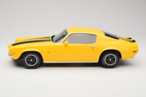 Chevrolet Camaro Z28 RS Daytona Yellow Otto 1:12 G085 Смола — снимка 3 от 6