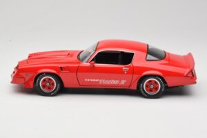Chevrolet Camaro Z28 Yenko Turbo Z Червен GreenLight 1:18 12999 Метал — снимка 4 от 8