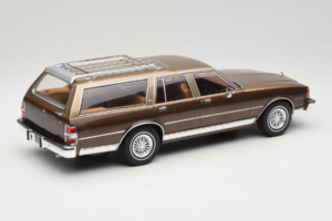Chevrolet Caprice Estate Wagon Бежово MCG 1:18 MCG18476 Метал — снимка 2 от 6