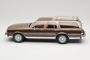Chevrolet Caprice Estate Wagon Бежово MCG 1:18 MCG18476 Метал — снимка 3 от 6