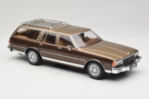 Chevrolet Caprice Estate Wagon Бежово MCG 1:18 MCG18476 Метал — снимка 4 от 6