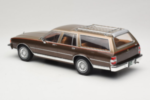 Chevrolet Caprice Estate Wagon Бежово MCG 1:18 MCG18476 Метал — снимка 5 от 6