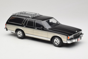 Chevrolet Caprice Estate Wagon Сребрист & Сив MCG 1:18 MCG18478 Метал — снимка 4 от 6