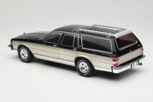 Chevrolet Caprice Estate Wagon Сребрист & Сив MCG 1:18 MCG18478 Метал — снимка 5 от 6