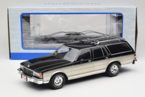 Chevrolet Caprice Estate Wagon Сребрист & Сив MCG 1:18 MCG18478 Метал — снимка 6 от 6