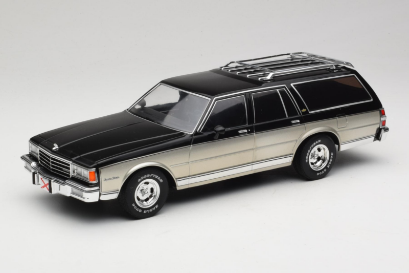 Chevrolet Caprice Estate Wagon Сребрист & Сив MCG 1:18 MCG18478 Метал