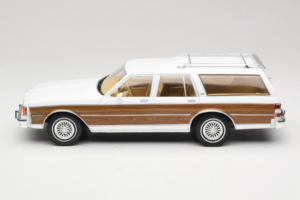 Chevrolet Caprice Estate Wagon Бял MCG 1:18 MCG18475 Метал — снимка 3 от 6