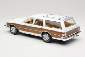 Chevrolet Caprice Estate Wagon Бял MCG 1:18 MCG18475 Метал — снимка 5 от 6