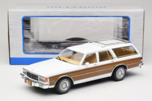 Chevrolet Caprice Estate Wagon Бял MCG 1:18 MCG18475 Метал — снимка 6 от 6