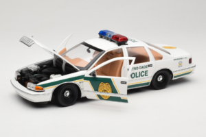 Chevrolet Caprice Metro Dade Полиция UT Models 1:18 21024 Метал — снимка 2 от 8