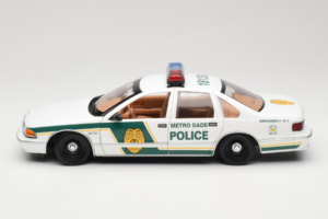 Chevrolet Caprice Metro Dade Полиция UT Models 1:18 21024 Метал — снимка 4 от 8