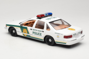 Chevrolet Caprice Metro Dade Полиция UT Models 1:18 21024 Метал — снимка 7 от 8