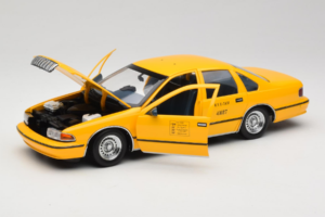 Chevrolet Caprice Такси NYC UT Models 1:18 180142095-O1 Метал — снимка 2 от 8