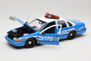 Chevrolet Caprice Ню Йорк Полиция UT Models 1:18 180142097 Метал — снимка 2 от 8