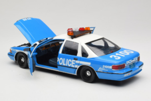 Chevrolet Caprice Ню Йорк Полиция UT Models 1:18 180142097 Метал — снимка 7 от 8