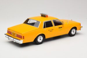 Chevrolet Caprice Жълт Такси MCG 1:18 MCG18038 Метал — снимка 2 от 6