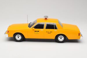 Chevrolet Caprice Жълт Такси MCG 1:18 MCG18038 Метал — снимка 3 от 6