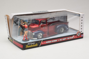 Chevrolet COE Pickup Wonder Woman With Figure Metals Diecast 1:24 30453 Метал — снимка 2 от 3