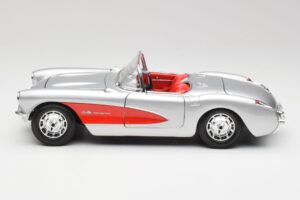 Chevrolet Corvette C1 Сребрист & Червен Bburago 1:18 3024-M1 Метал — снимка 4 от 8