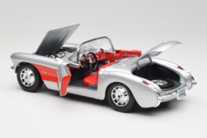 Chevrolet Corvette C1 Сребрист & Червен Bburago 1:18 3024-M1 Метал — снимка 5 от 8