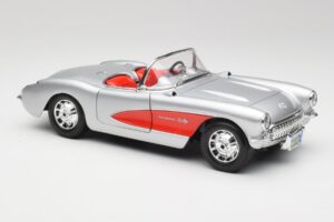 Chevrolet Corvette C1 Сребрист & Червен Bburago 1:18 3024-M1 Метал — снимка 6 от 8