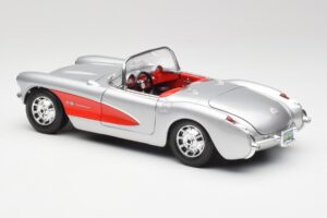 Chevrolet Corvette C1 Сребрист & Червен Bburago 1:18 3024-M1 Метал — снимка 7 от 8