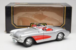 Chevrolet Corvette C1 Сребрист & Червен Bburago 1:18 3024-M1 Метал — снимка 8 от 8