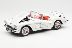 Chevrolet Corvette C1 Spider Hard Top Snowcrest Бял AUTOart 1:18 71147 Метал — снимка 2 от 8