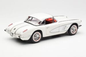 Chevrolet Corvette C1 Spider Hard Top Snowcrest Бял AUTOart 1:18 71147 Метал — снимка 3 от 8