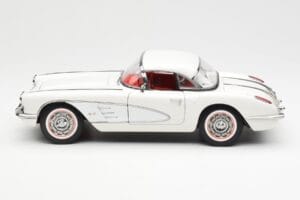 Chevrolet Corvette C1 Spider Hard Top Snowcrest Бял AUTOart 1:18 71147 Метал — снимка 4 от 8