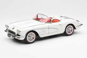 Chevrolet Corvette C1 Spider Hard Top Snowcrest Бял AUTOart 1:18 71147 Метал