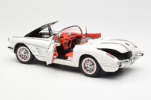 Chevrolet Corvette C1 Spider Hard Top Snowcrest Бял AUTOart 1:18 71147 Метал — снимка 5 от 8