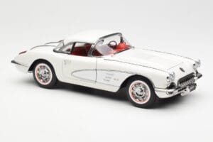 Chevrolet Corvette C1 Spider Hard Top Snowcrest Бял AUTOart 1:18 71147 Метал — снимка 6 от 8