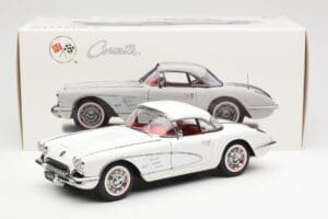 Chevrolet Corvette C1 Spider Hard Top Snowcrest Бял AUTOart 1:18 71147 Метал — снимка 8 от 8