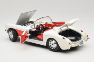 Chevrolet Corvette C1 Бял & Червен Bburago 1:18 3024-M3 Метал — снимка 5 от 8