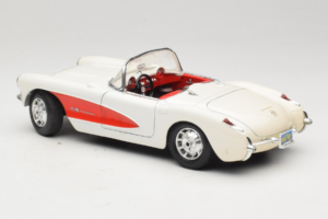 Chevrolet Corvette C1 Бял & Червен Bburago 1:18 3024-M3 Метал — снимка 7 от 8