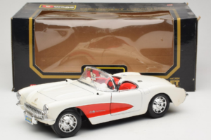 Chevrolet Corvette C1 Бял & Червен Bburago 1:18 3024-M3 Метал — снимка 8 от 8