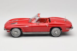 Chevrolet Corvette C2 Sting Ray Кабриолет Riverside Red Norev 1:18 189056 Метал — снимка 3 от 6